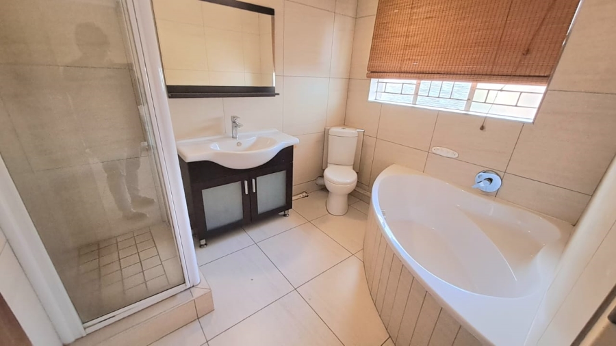 4 Bedroom Property for Sale in Three Rivers East Gauteng