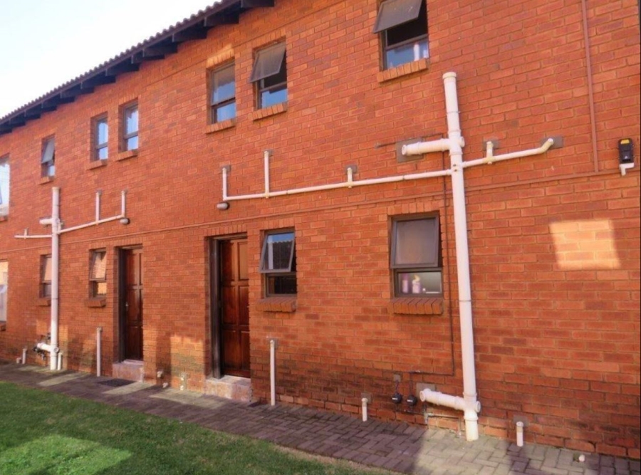 2 Bedroom Property for Sale in Albertsdal Gauteng