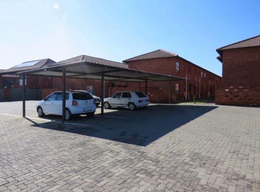 2 Bedroom Property for Sale in Albertsdal Gauteng