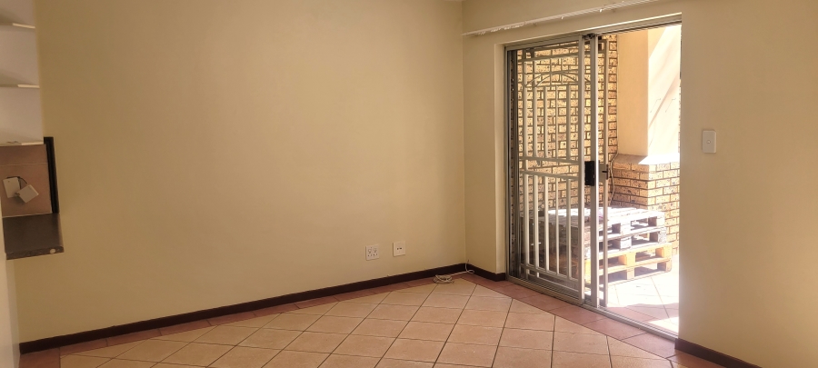 2 Bedroom Property for Sale in Die Hoewes Gauteng