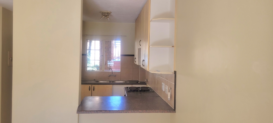 2 Bedroom Property for Sale in Die Hoewes Gauteng