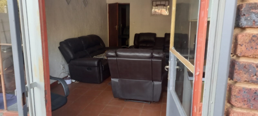 To Let 1 Bedroom Property for Rent in Kilner Park Gauteng