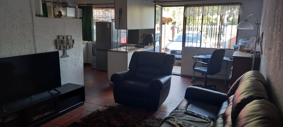 To Let 1 Bedroom Property for Rent in Kilner Park Gauteng