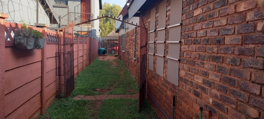 To Let 1 Bedroom Property for Rent in Kilner Park Gauteng