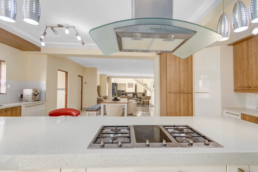 5 Bedroom Property for Sale in Heuwelsig Estate Gauteng