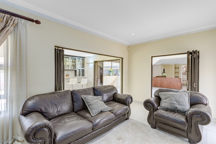 5 Bedroom Property for Sale in Heuwelsig Estate Gauteng