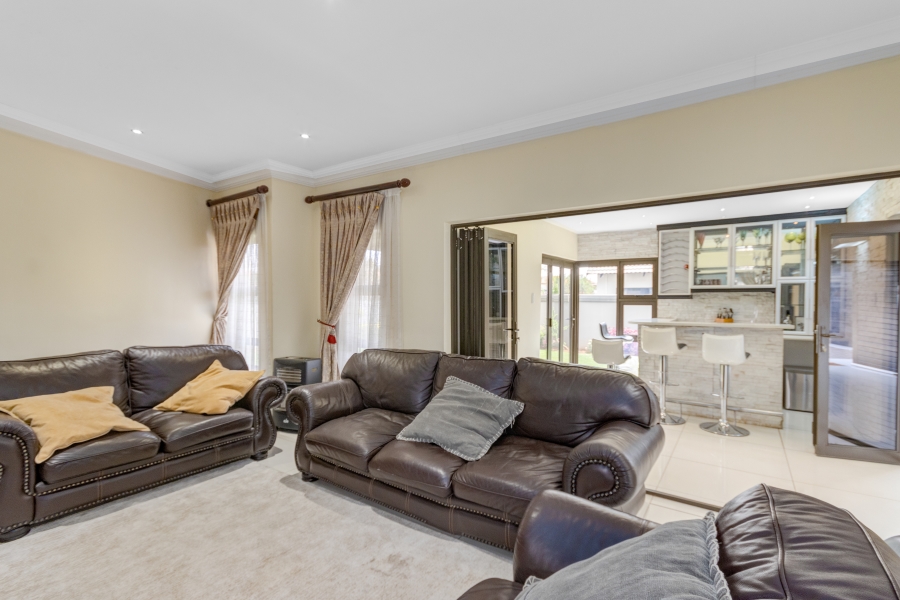 5 Bedroom Property for Sale in Heuwelsig Estate Gauteng