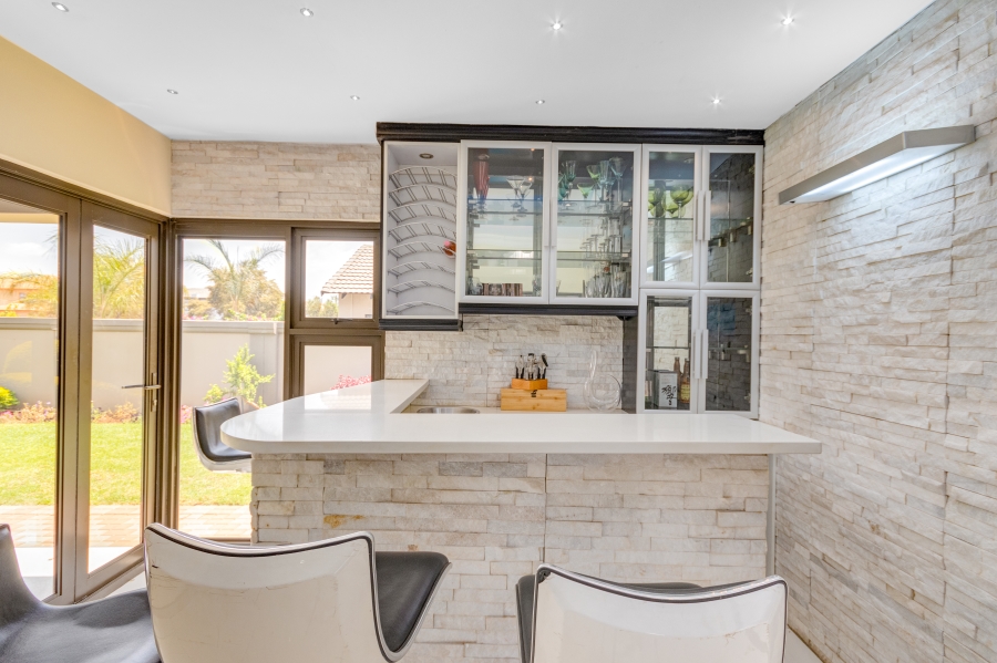 5 Bedroom Property for Sale in Heuwelsig Estate Gauteng