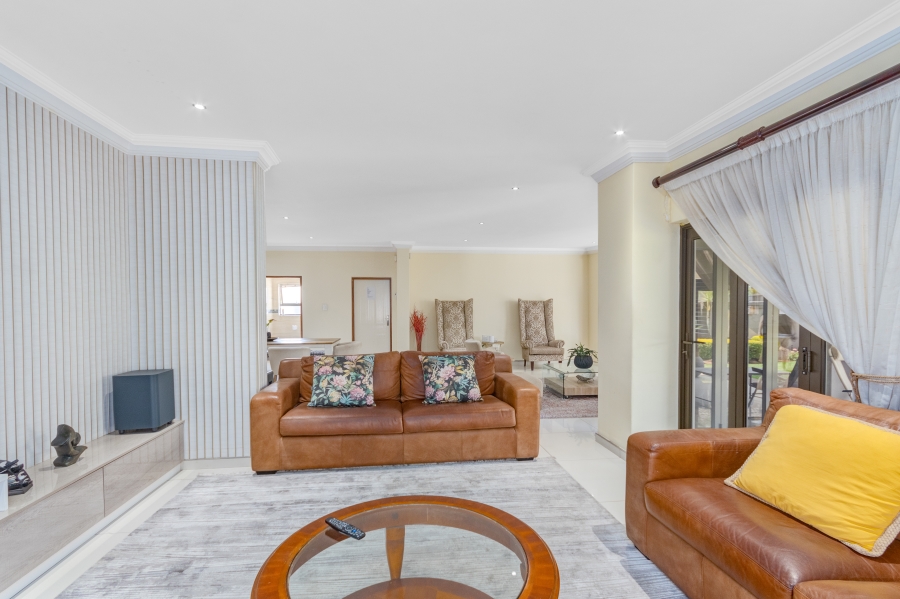 5 Bedroom Property for Sale in Heuwelsig Estate Gauteng