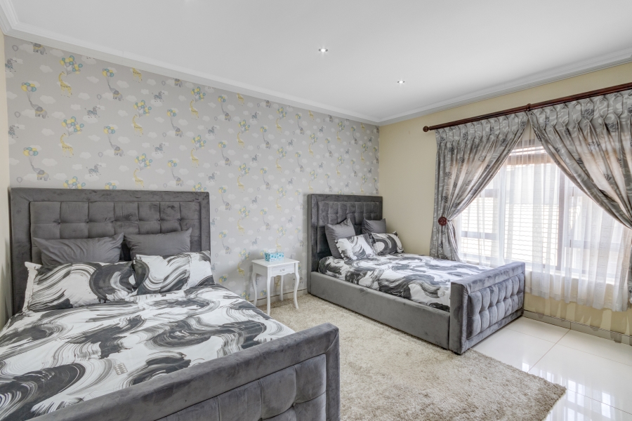 5 Bedroom Property for Sale in Heuwelsig Estate Gauteng