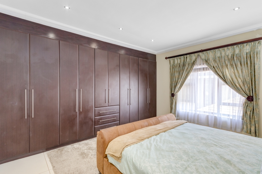 5 Bedroom Property for Sale in Heuwelsig Estate Gauteng