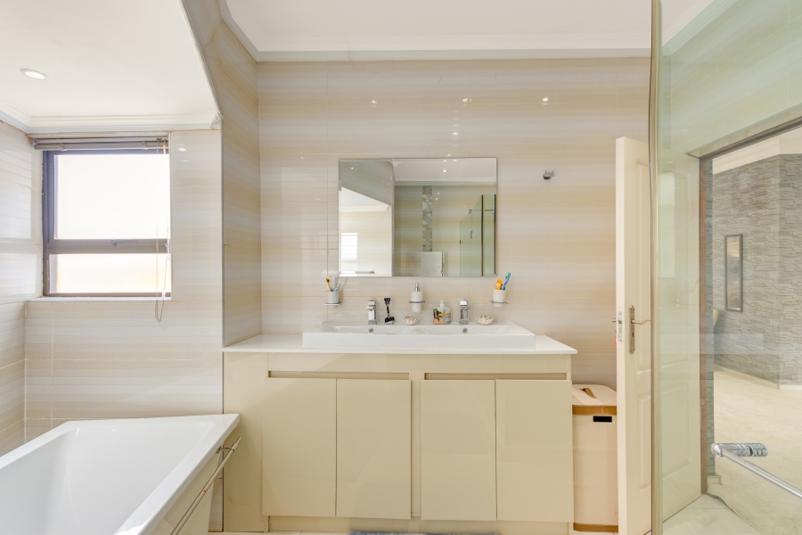 5 Bedroom Property for Sale in Heuwelsig Estate Gauteng