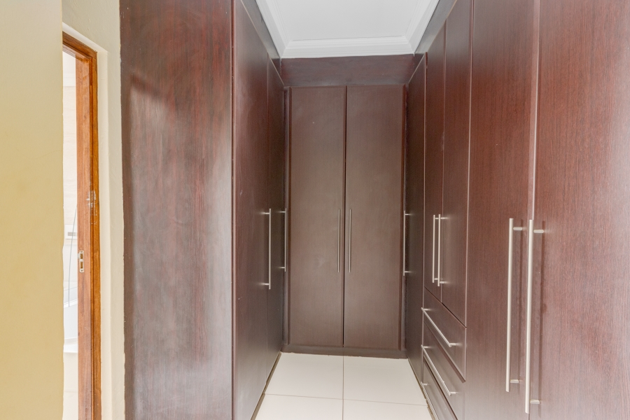5 Bedroom Property for Sale in Heuwelsig Estate Gauteng