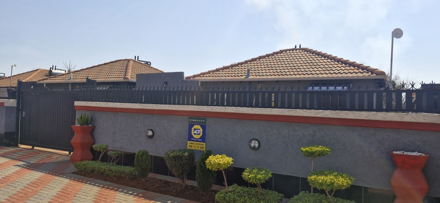 To Let 2 Bedroom Property for Rent in Gem Valley Gauteng