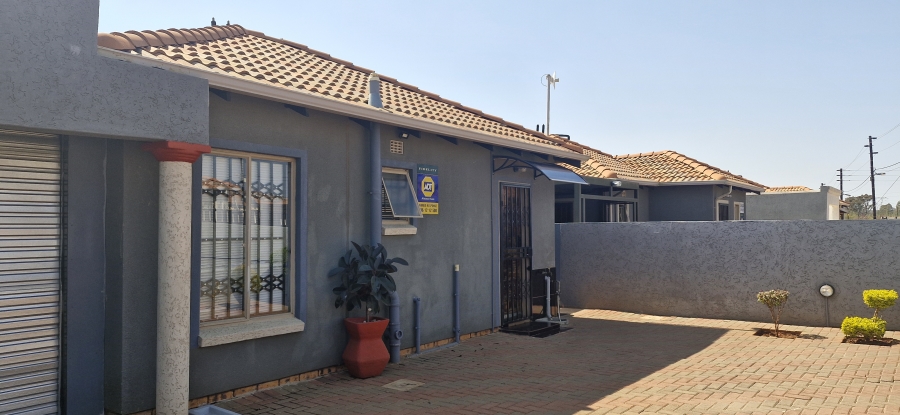 To Let 2 Bedroom Property for Rent in Gem Valley Gauteng