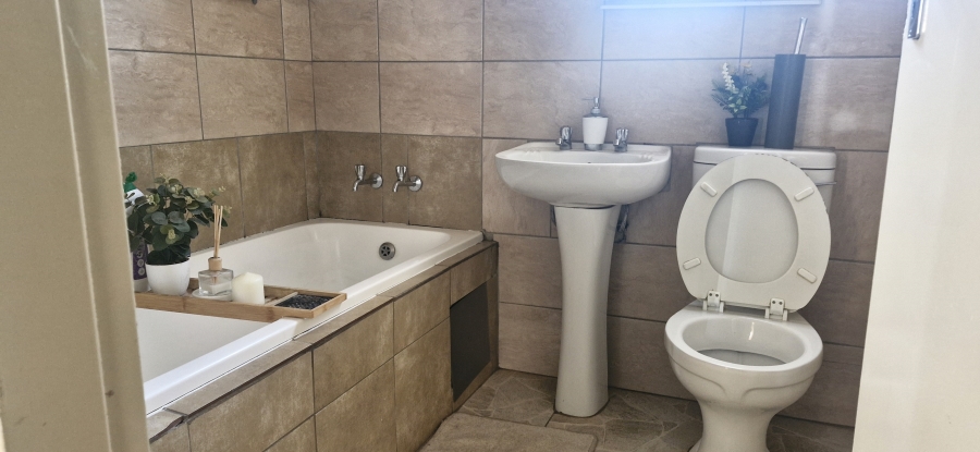 To Let 2 Bedroom Property for Rent in Gem Valley Gauteng