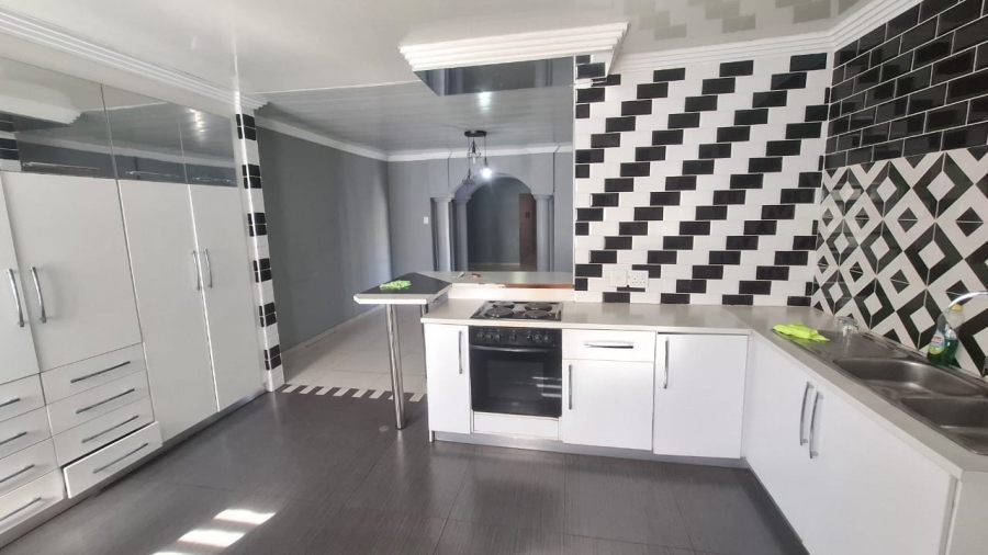 To Let 4 Bedroom Property for Rent in The Orchards Gauteng