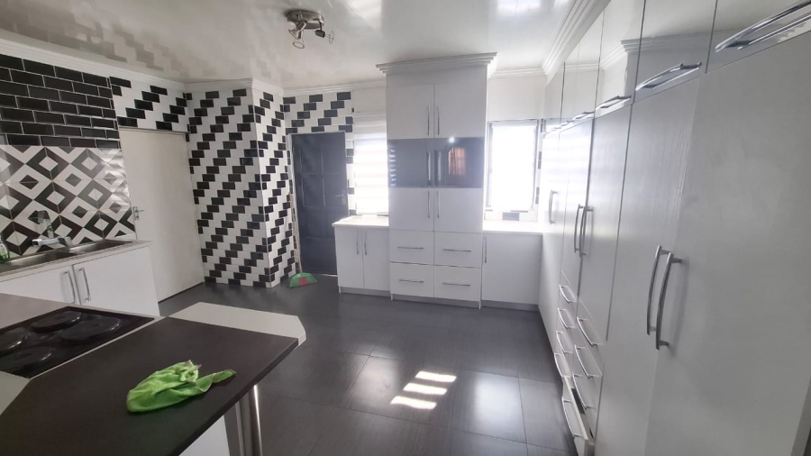 To Let 4 Bedroom Property for Rent in The Orchards Gauteng