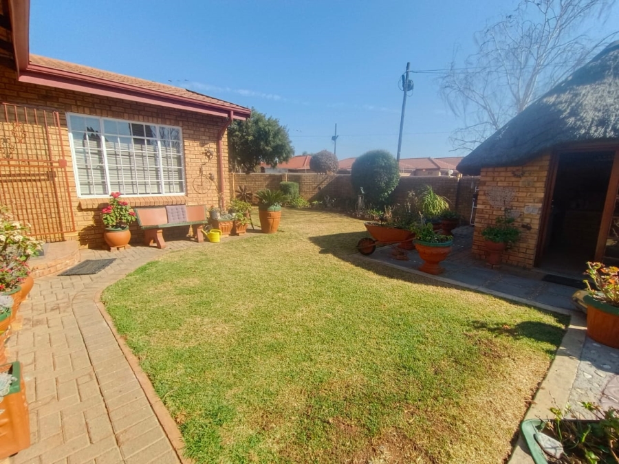 3 Bedroom Property for Sale in Eike Park Gauteng