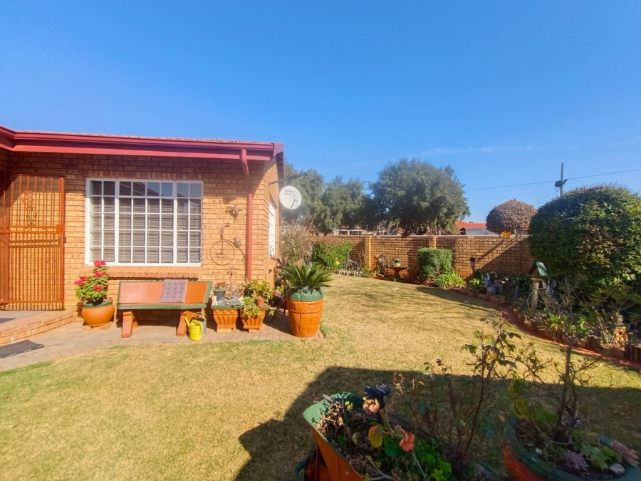 3 Bedroom Property for Sale in Eike Park Gauteng