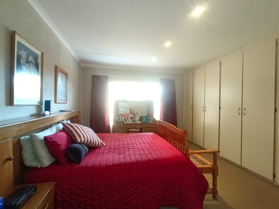 3 Bedroom Property for Sale in Eike Park Gauteng