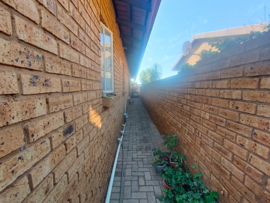 3 Bedroom Property for Sale in Eike Park Gauteng