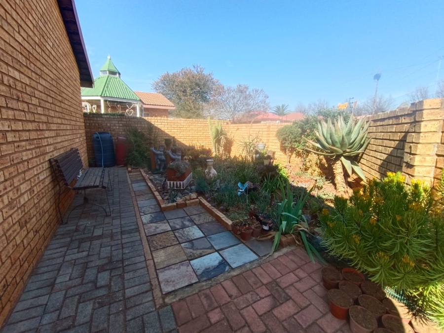3 Bedroom Property for Sale in Eike Park Gauteng