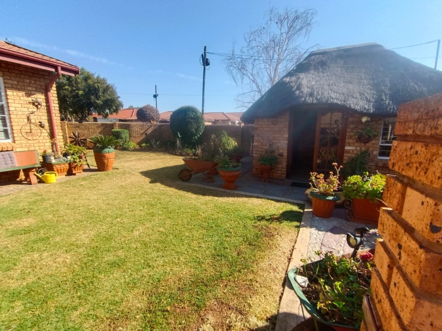 3 Bedroom Property for Sale in Eike Park Gauteng