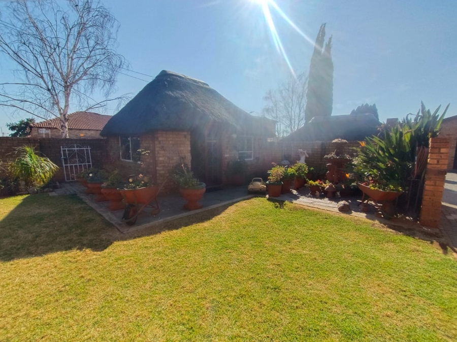 3 Bedroom Property for Sale in Eike Park Gauteng