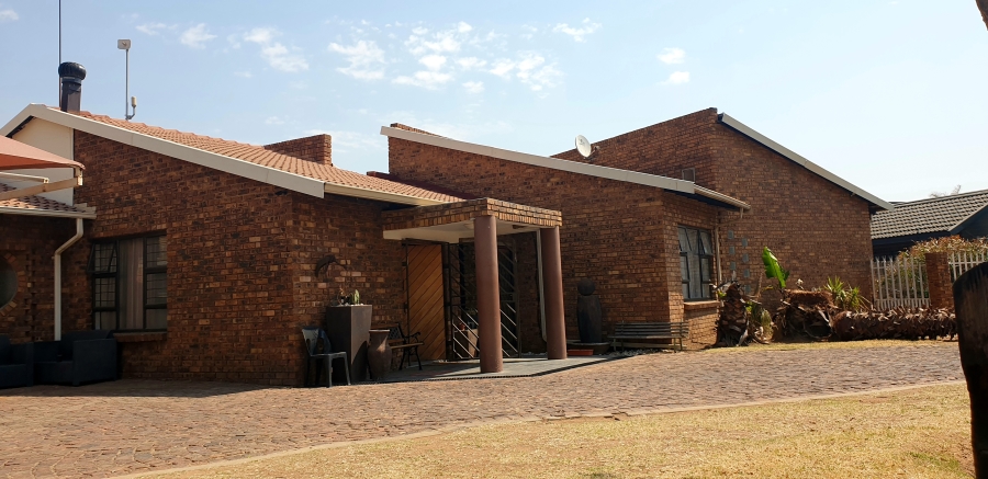 8 Bedroom Property for Sale in Dalpark Ext 1 Gauteng