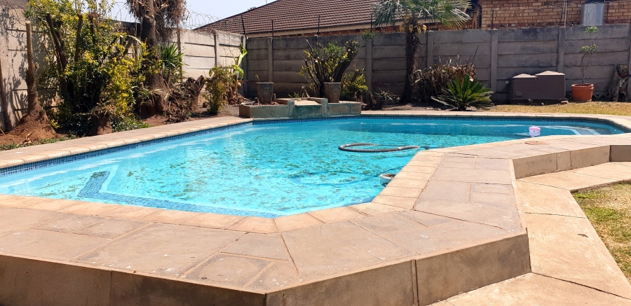 8 Bedroom Property for Sale in Dalpark Ext 1 Gauteng