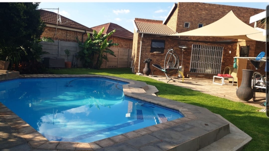 8 Bedroom Property for Sale in Dalpark Ext 1 Gauteng