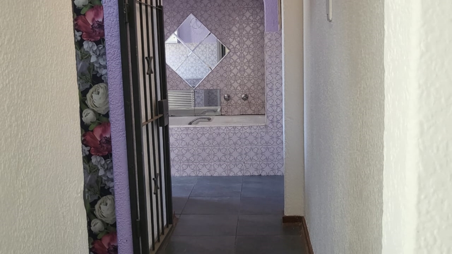4 Bedroom Property for Sale in Wilro Park Gauteng