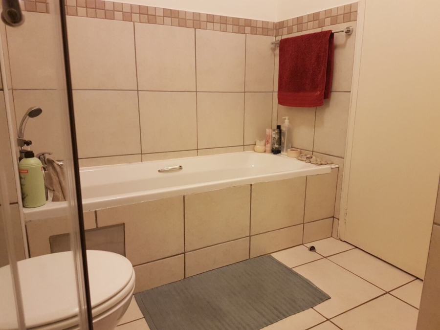 To Let 2 Bedroom Property for Rent in Barbeque Downs Gauteng