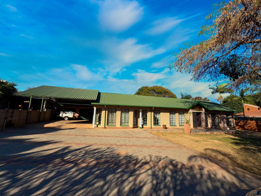 5 Bedroom Property for Sale in Theresa Park Gauteng