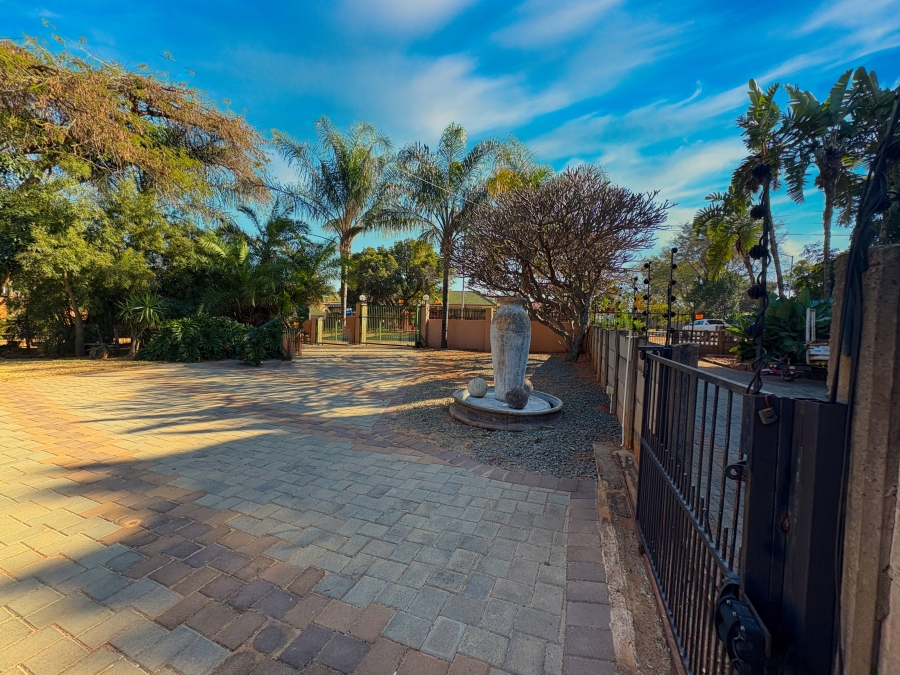 5 Bedroom Property for Sale in Theresa Park Gauteng
