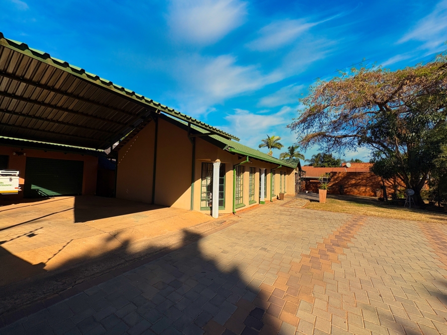 5 Bedroom Property for Sale in Theresa Park Gauteng