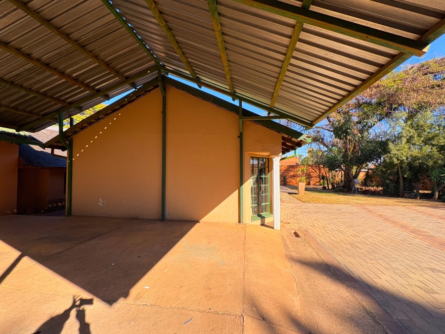 5 Bedroom Property for Sale in Theresa Park Gauteng