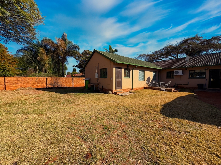 5 Bedroom Property for Sale in Theresa Park Gauteng