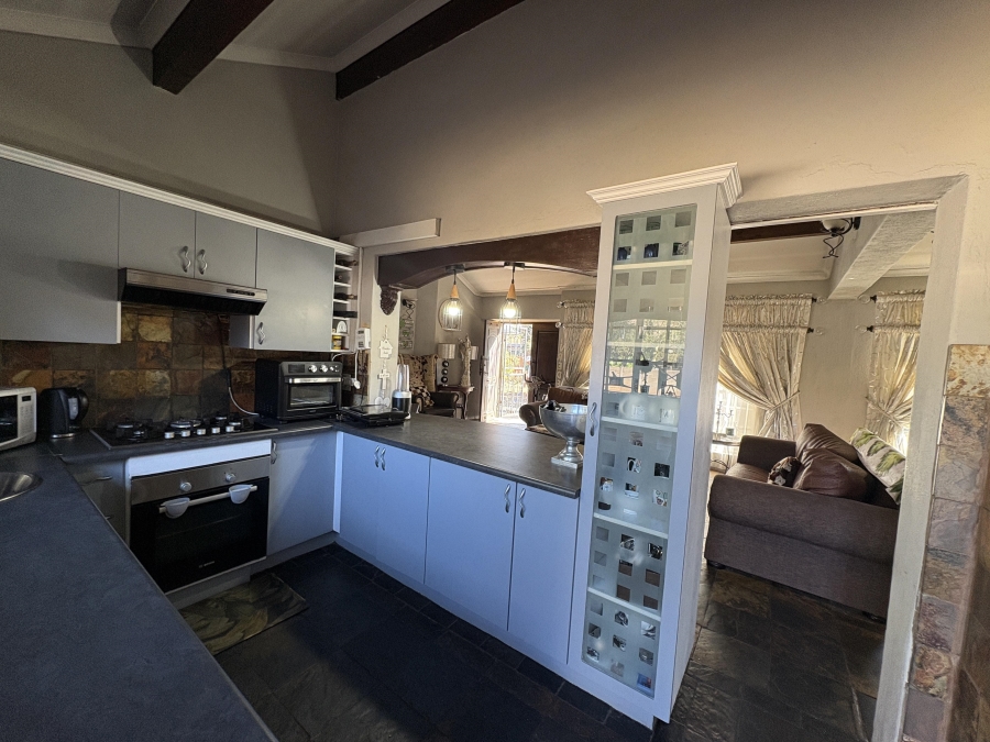 5 Bedroom Property for Sale in Theresa Park Gauteng