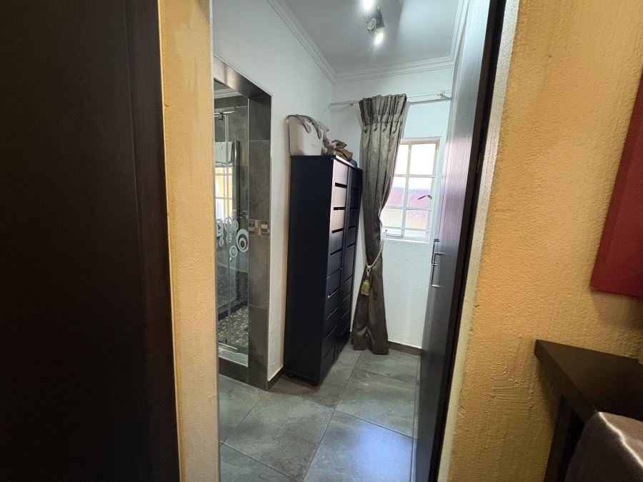 5 Bedroom Property for Sale in Theresa Park Gauteng