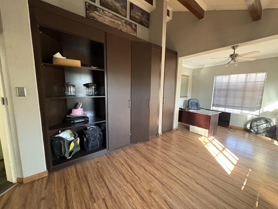 5 Bedroom Property for Sale in Theresa Park Gauteng