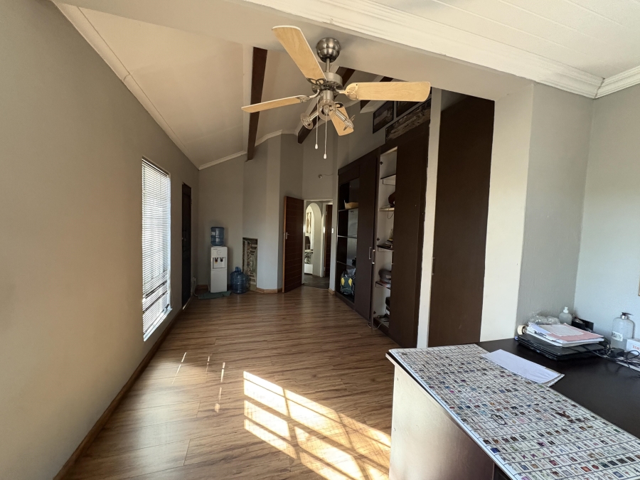 5 Bedroom Property for Sale in Theresa Park Gauteng