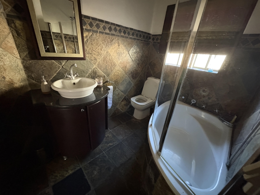 5 Bedroom Property for Sale in Theresa Park Gauteng