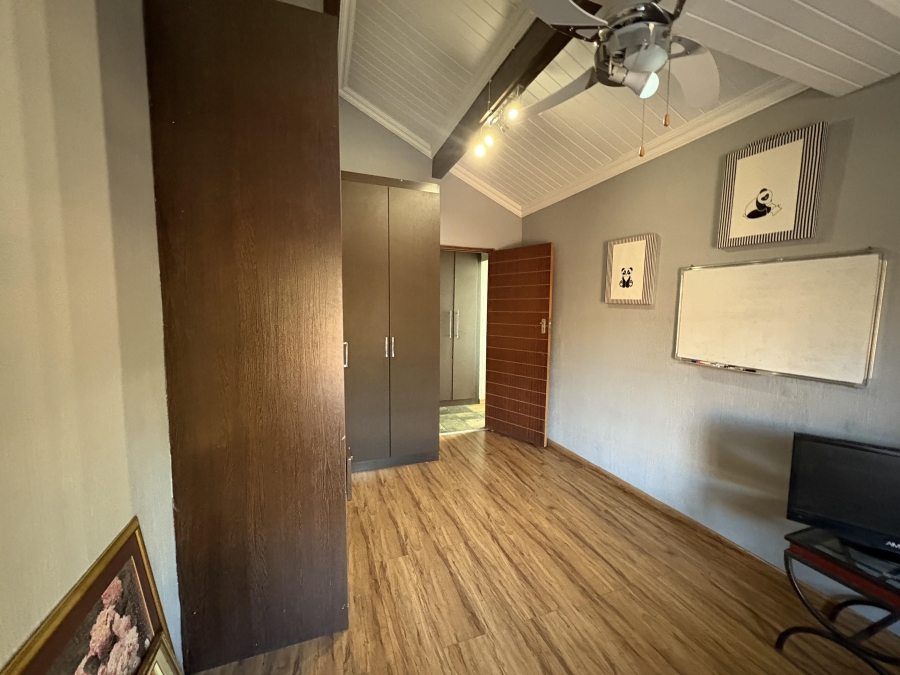5 Bedroom Property for Sale in Theresa Park Gauteng