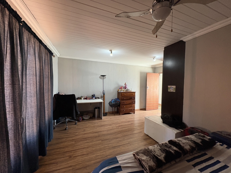 5 Bedroom Property for Sale in Theresa Park Gauteng