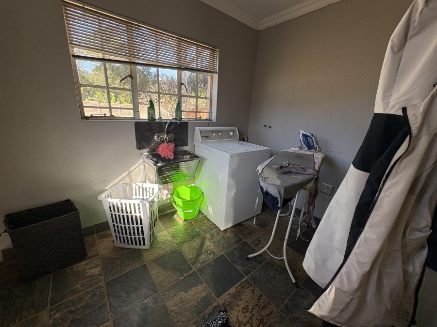 5 Bedroom Property for Sale in Theresa Park Gauteng