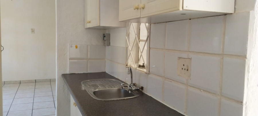 To Let 1 Bedroom Property for Rent in Ruimsig Gauteng