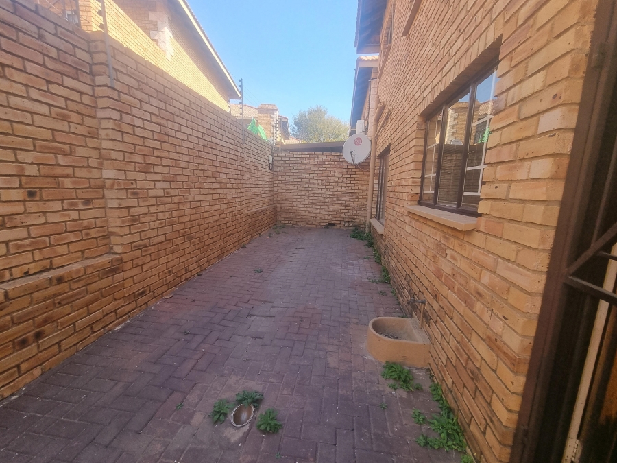 To Let 3 Bedroom Property for Rent in Ruimsig Gauteng