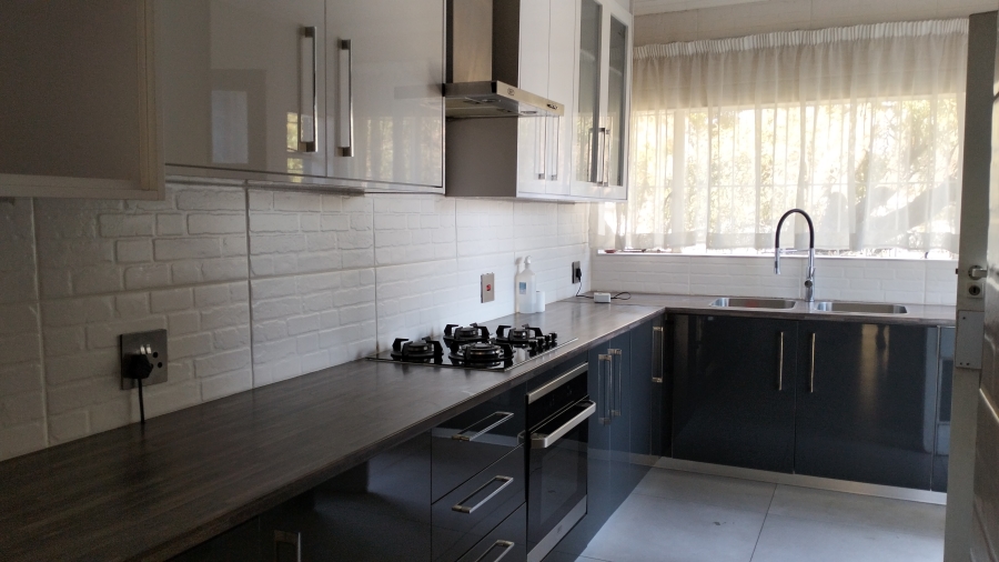 To Let 3 Bedroom Property for Rent in Croydon Gauteng